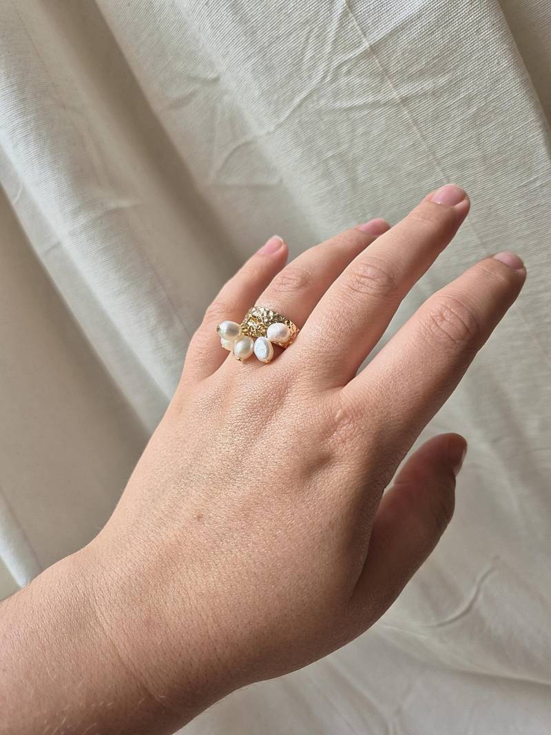 Verstellbarer Ring Mit Süßwasserperlen - 18K Vergoldetes Messing Handgemachter Perlenschmuck von RukamiStudioHamburg