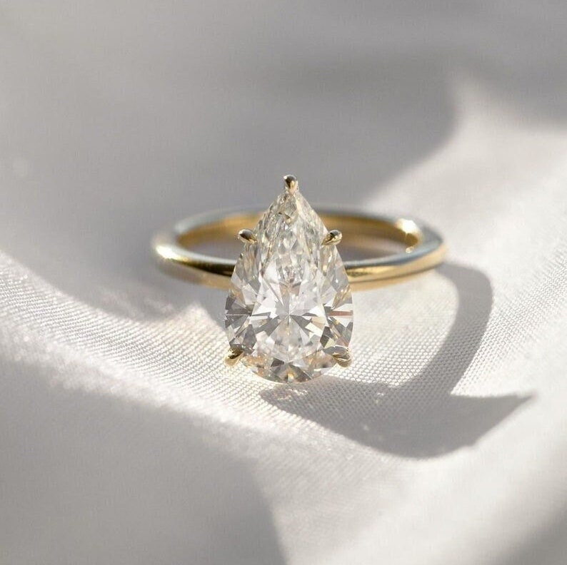 2.15 Tcw Birnenschliff Labor Gewachsener Diamant Mit Verstecktem Halo Verlobungsring, Art Deco Erstellt Solitär Ring, 14K Massivgold von RumasyJewelry