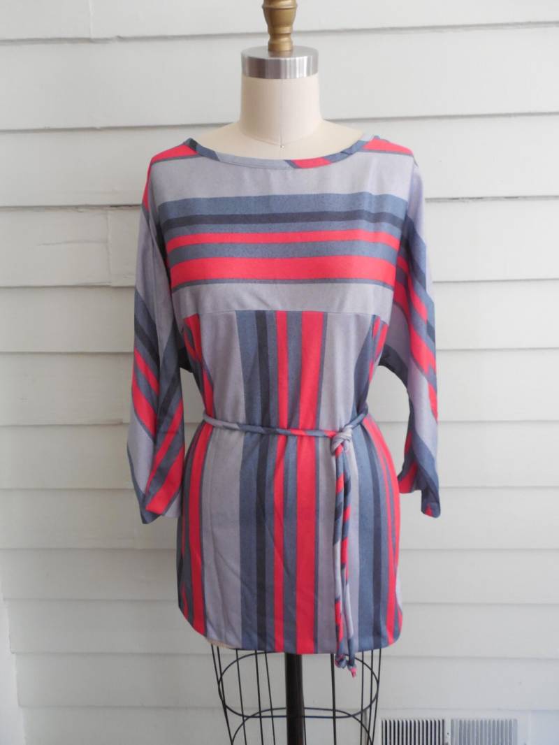 1970S Tunika in Rot Und Grau Gestreift/Vintage Bluse Mit Streifen 1970Er Jahre Gürtel von RummyVintage
