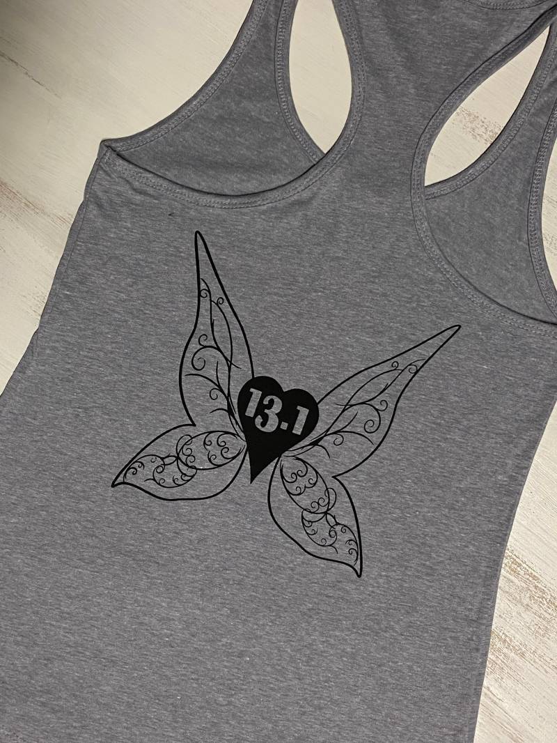 13.1 Fairy Wings Fitness Tank Top 13.1 Fairy Wings Fitness Tank Top von RunWithPerseverance