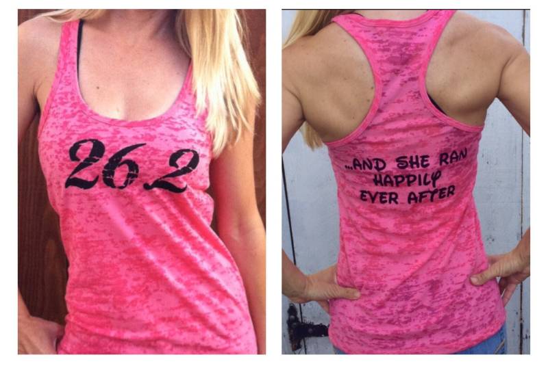 26.2 Und Sie Lief Glücklich Ever After Fitness Tank Top 26.2 Und Sie Lief Glücklich Ever After Fitness Tank Top von RunWithPerseverance