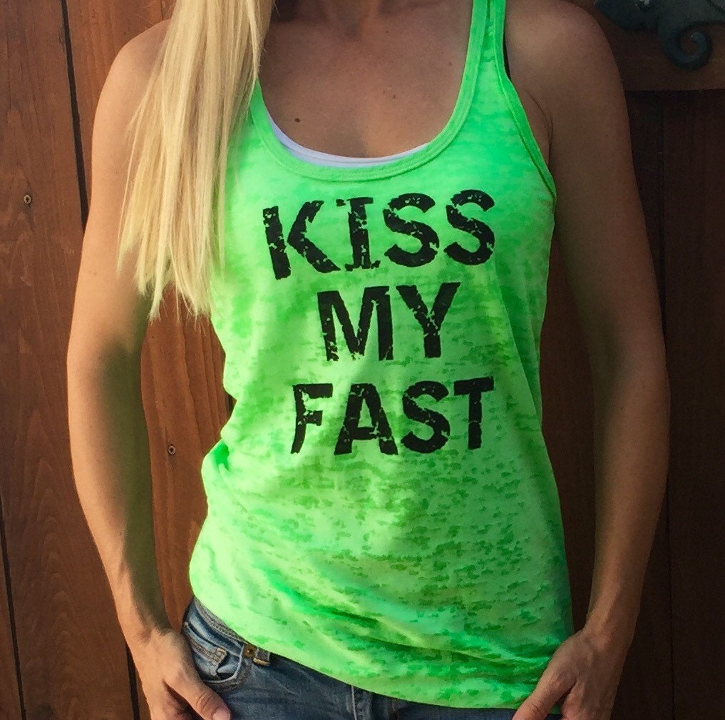 Kiss My Fast Fitness Tank Top Kiss My Fast Fitness Tank Top von RunWithPerseverance
