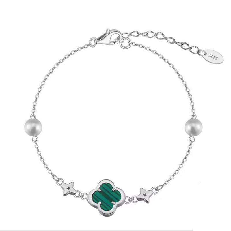 Runde Perlé Perlenarmband zartes Armband Kleeblatt grün, kleine Süßwasserperlen, Malachit, handgefertigtes Armband, 925er Silber, 14K Gold von Runde Perlé