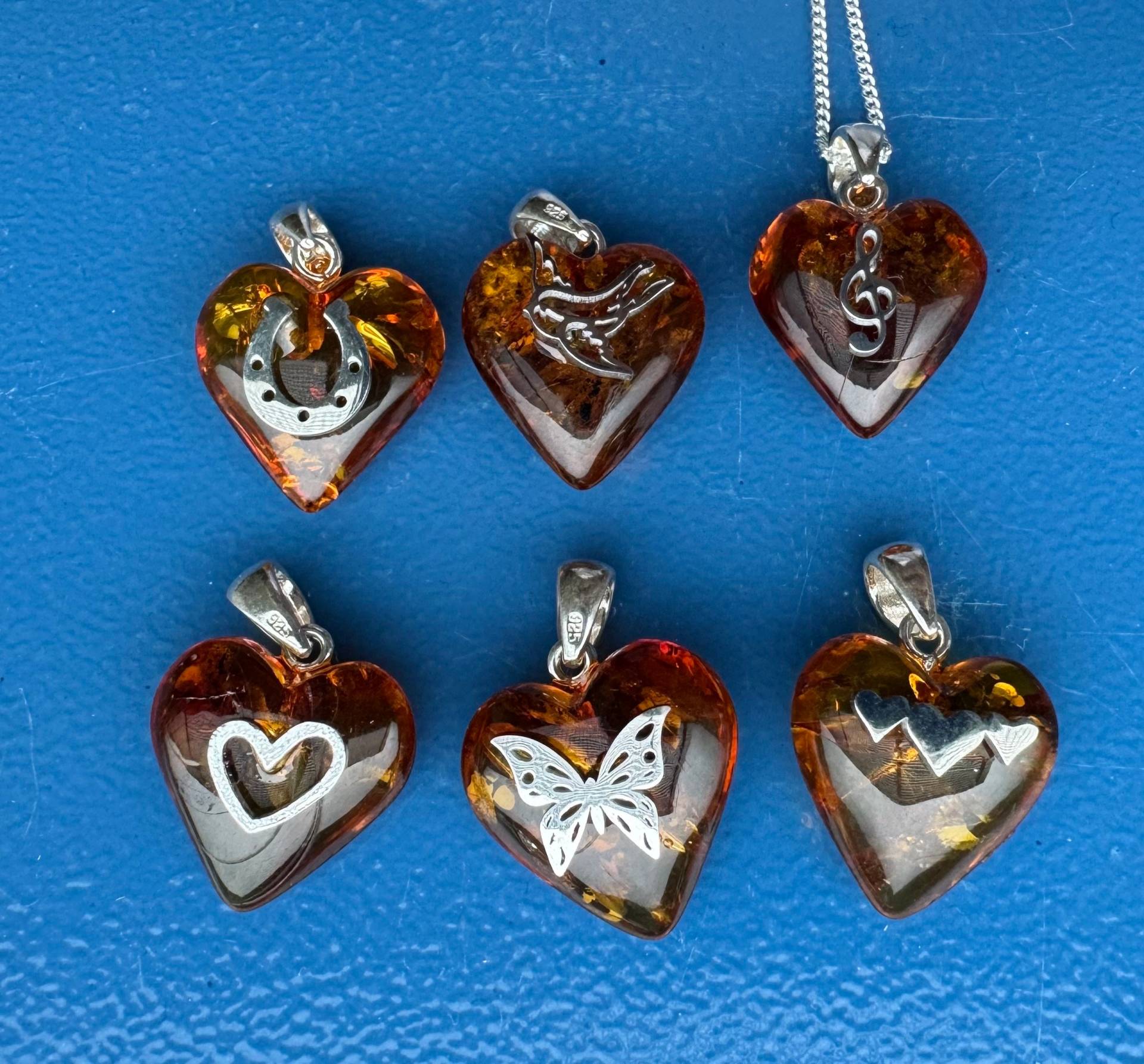 Anhänger Herz Bernstein Amber Glück Unikat Liebe Freundschaft Partnerschaft Musik Natur Freiheit Schmetterling Schatz Hase Schmuck Frau von Runensonne