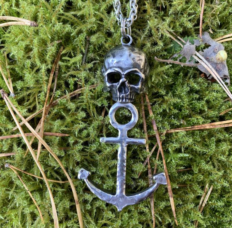 Anhänger Skull Totenkopf Anker Anchor Unikat Edelstahl Einzelstück Wikinger Sonnenrad Runensonne Pentagramm Gebeine Rocker Biker von Runensonne