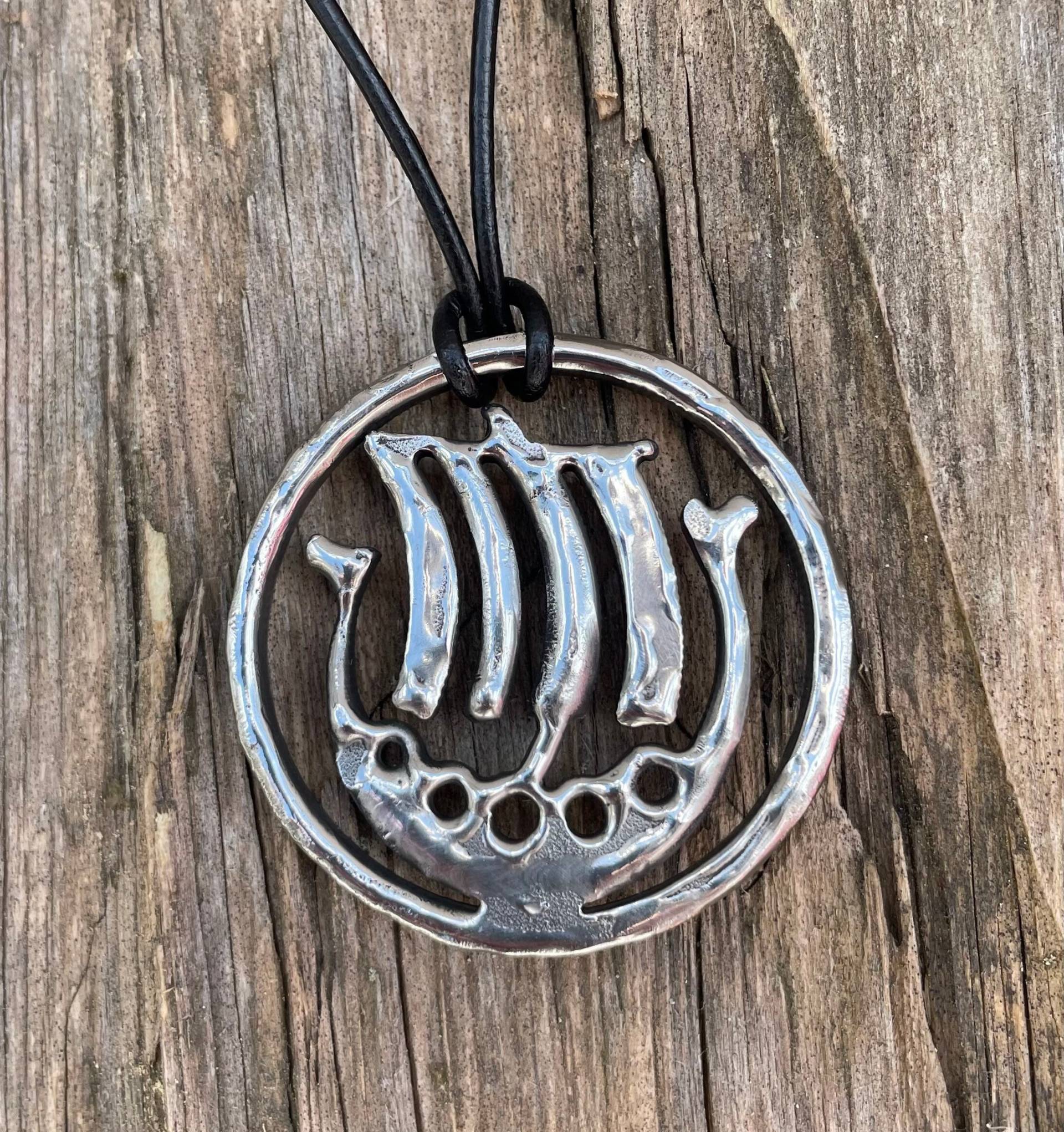 Anhänger-Wikingerschiff-Unikat-Geschmiedet-Hand Gehämmert-Celtic-steel-Drachenboot-Pagan-Handwerker-Edelstahl-Langschiff-Knorr-Naglfar von Runensonne