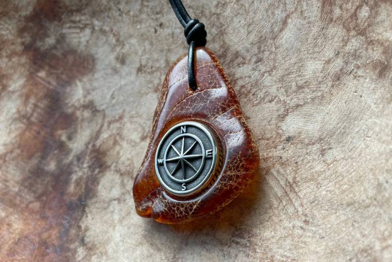 Bernstein, Windrose-Halskette, Kompass-Halskette, Frauen-Halskette, Kompass-Anhänger, Amber-Halskette, Wikinger-Kette von Runensonne