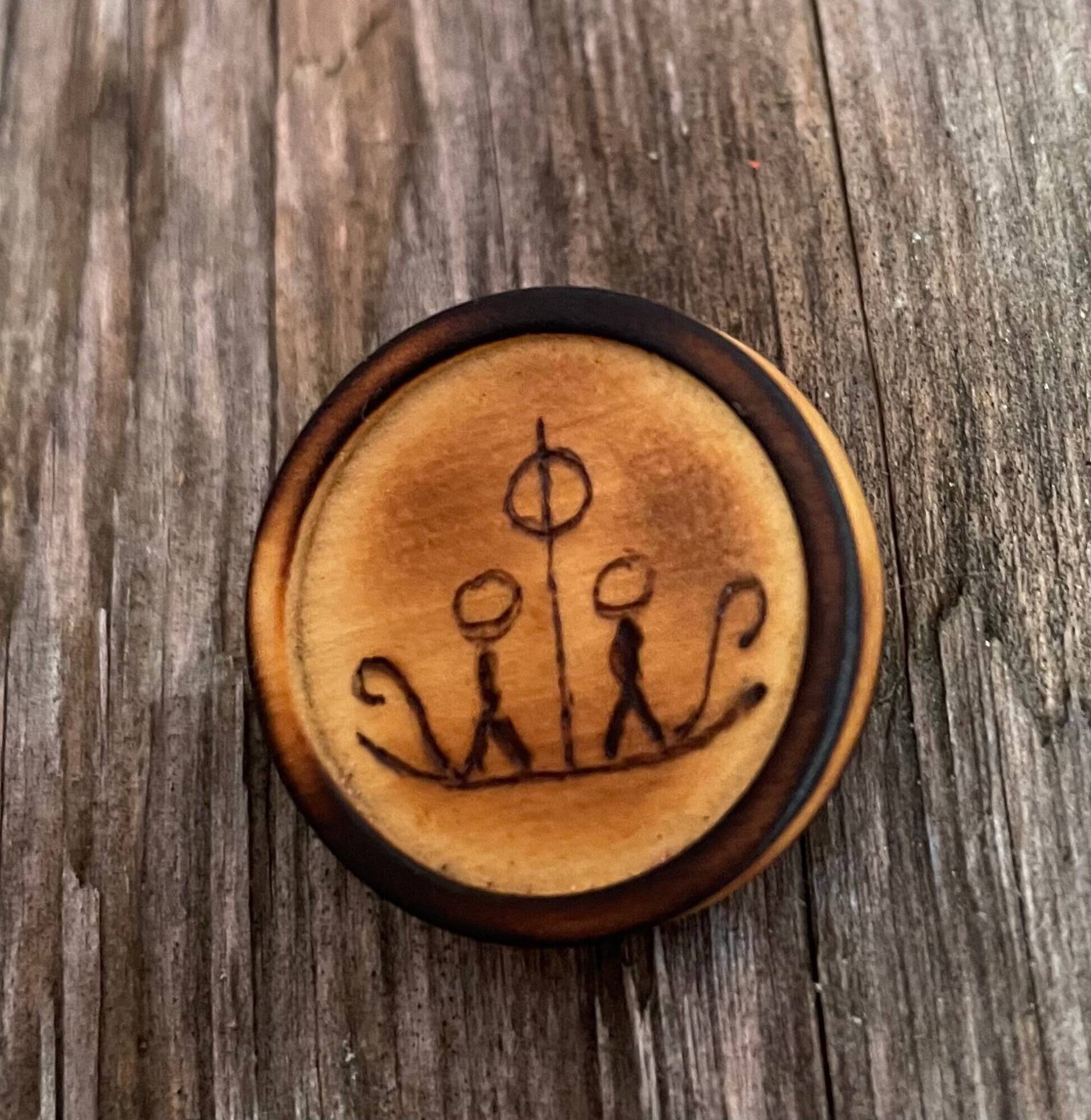 Pin Holz Wikingerschiff Felszeichnung Cavepanting Schmuck Handmade Thorshammer Wikinger Amber Glück Magie Zauber Unikat Valknut Vegvisir von Runensonne