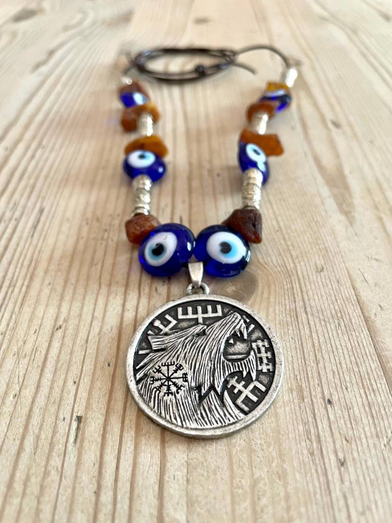 Vegvisir Runenkreis Fenris Wikingerkette -Schmuck Des Nordens - Perle Runen Bernstein Wikinger Thorshammer Schürzenkette Wolf von Runensonne