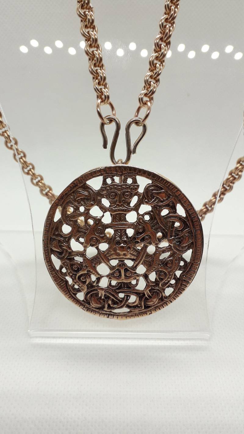 Schwere Bronze Kette Mit Wikinger Anhänger. Das Amulett Ist Die Nachbildung Eines Originalfundes Im Borre Stil. Vikings Chainmaille von RunesdesignShop