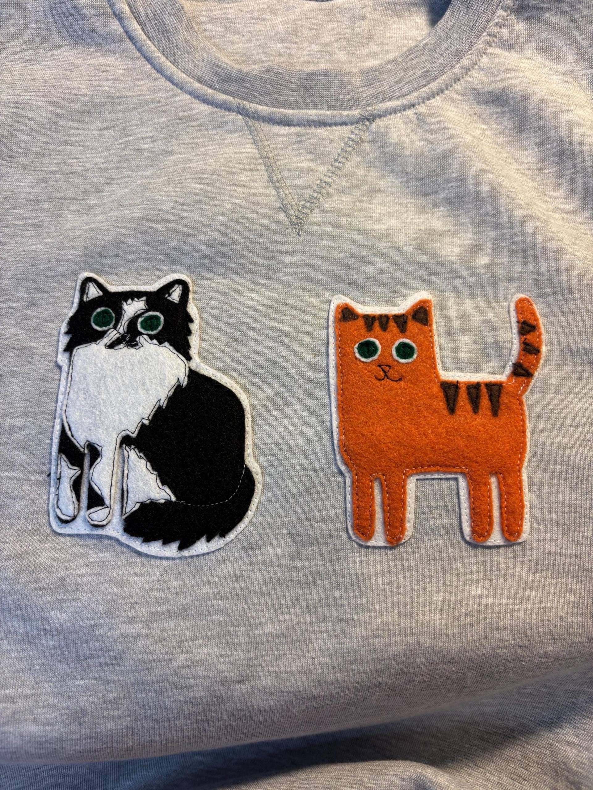 Besticktes Haustier Hunde Rundhals Sweatshirt von RunwayStyx