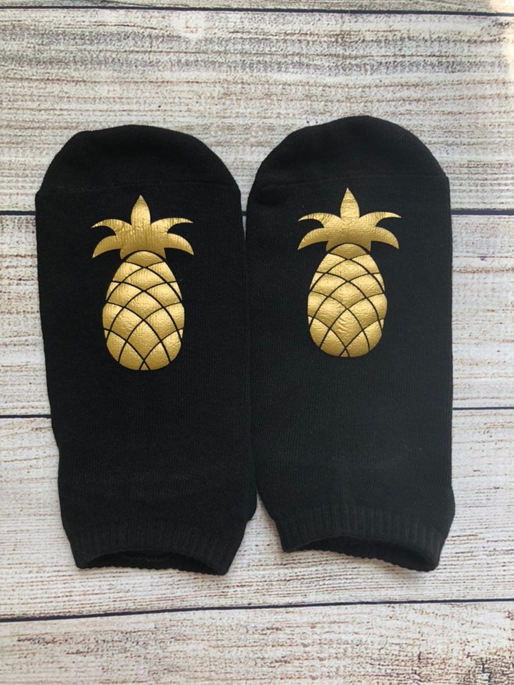 Ananas-Ivf-Socken, Unfruchtbarkeitssocken, Glückstransfer-Socken, Süße Ananas-Socken Für Frauen, Schwarze Und Weiße Socken, Op-Socken Ananas-Ivf-Socken, Unfruchtbarkeitssocken, Glückstransfer-Socken, Süße Ananas-Socken Für Frauen, Schwarze Und Weiße Socken, Op-Socken von Runwithinfertility