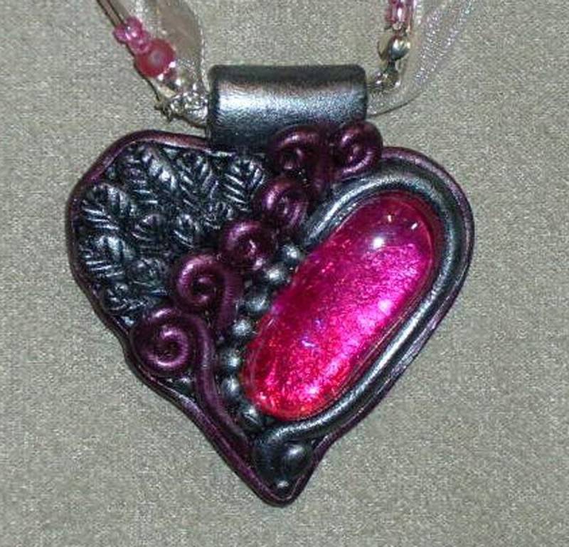 Gefiederten Herz-Halskette Gefiederten Herz-Halskette von Ruphia