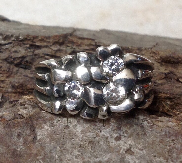 Nugget-Ring Mit 3 Zirkonia Sterling Silber Nugget-Ring Mit 3 Zirkonia Sterling Silber von RushStudio
