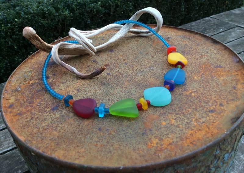 Seeglas Halskette, Mehrfarbige Gefrostete Hell Farbige Halskette, Statement Strand Halskette Seeglas Halskette, Mehrfarbige Gefrostete Hell Farbige Halskette, Statement Strand Halskette von RushweaverJewellery