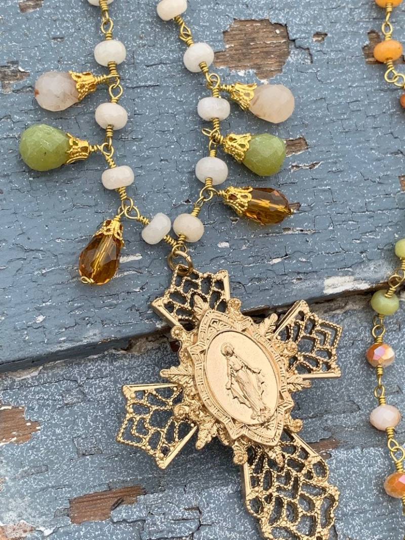 Vintage Glasperlenkette Kreuz Halskette Vintage Glasperlenkette Kreuz Halskette von RussDesignCo