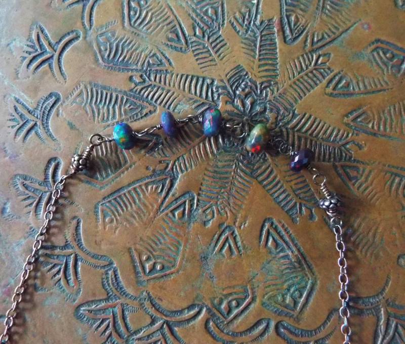 Halskette Firey Black Welo Opal Sterling Silber 48cm von RustAndSalt
