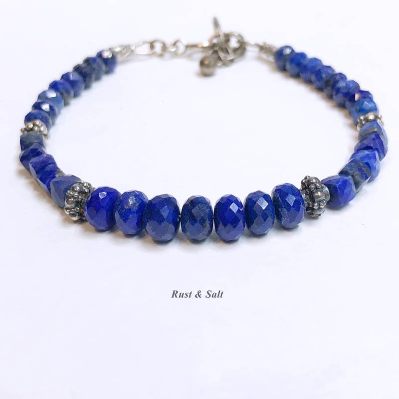 Lapis Lazuli Edelsteine Und Sterling Silber Boho Stacker Armband Federringverschluss 8 "Armband Lapis Lazuli Edelsteine Und Sterling Silber Boho Stacker Armband Federringverschluss 8 "Armband von RustAndSalt