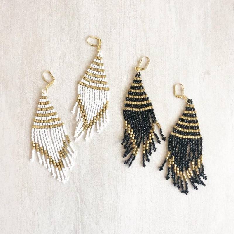 Perlen Quasten Ohrringe in Gold. Statement Fransen Ohrringe. Boho Schmuck von RusticGem