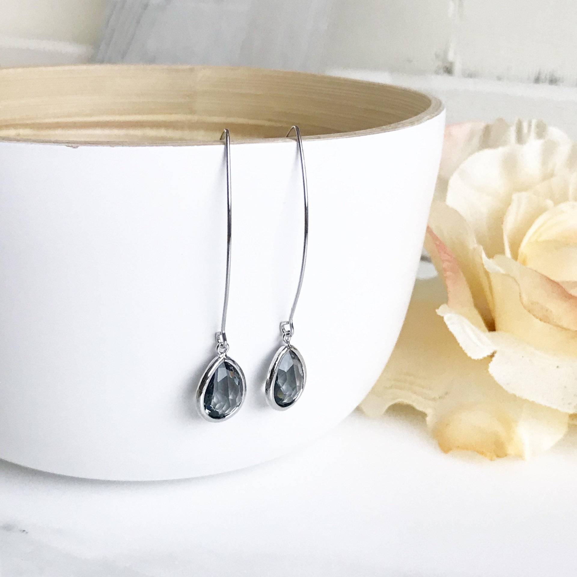 Silber Hängeohrringe Anthrazitfarbene Glasohrringe von RusticGem