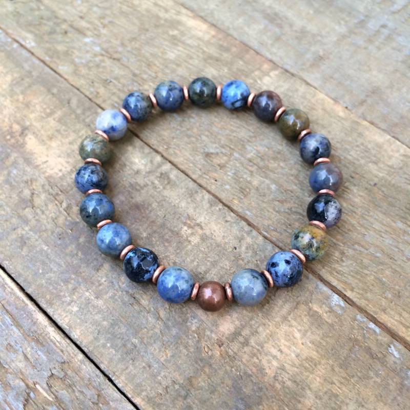 Blauer Stein Armband, Stapeln Stretch Blau Schmuck, Sonnenuntergang Dumortierit Erdiges Armband von RusticaJewelry