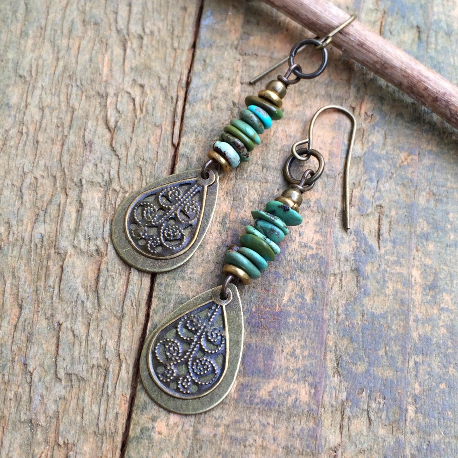 Boho Ohrringe, Echte Messing Kleine Grüne Geschenk Für Sie von RusticaJewelry