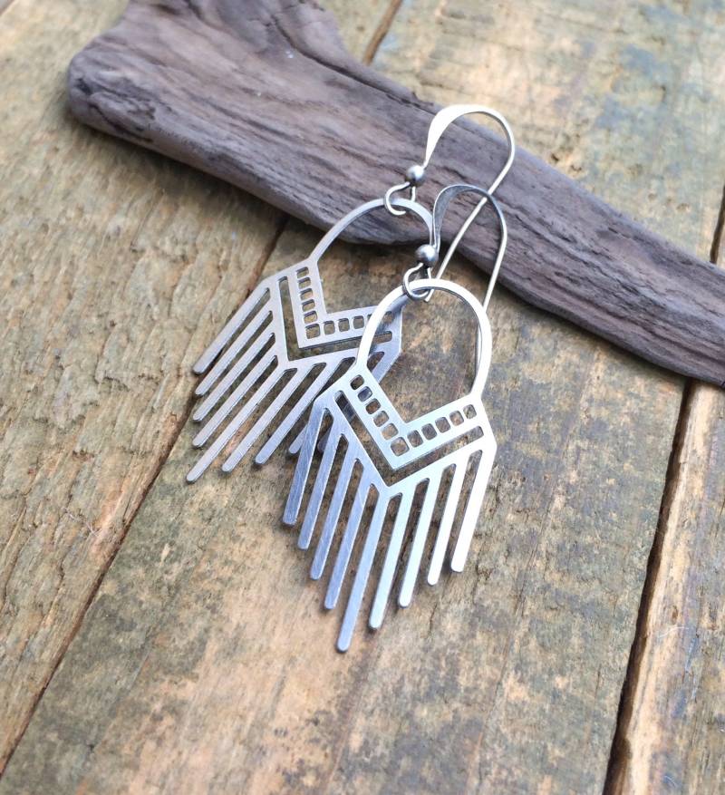 Boho Silber Ohrringe, Edelstahl Leichte Laser Geschnitten Alltag Geschenk Für Sie, Unter 30 von RusticaJewelry