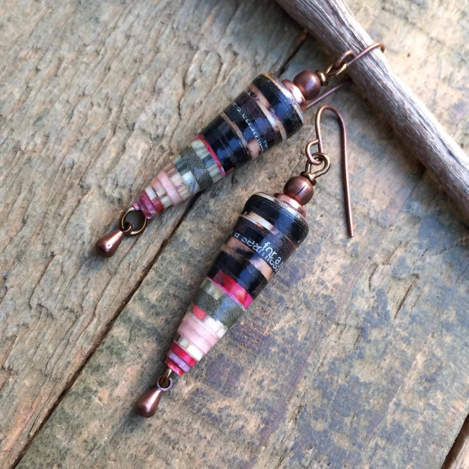 Bunte Recyclingpapier Perlen Und Kupfer Ohrringe, 1. Jahrestag Geschenk Für Die Frau von RusticaJewelry