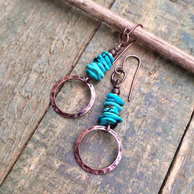 Türkis Kupfer Baumeln Boho Ohrringe, Kleine Blau Grün Chip Schmuck, Ohrringe von RusticaJewelry