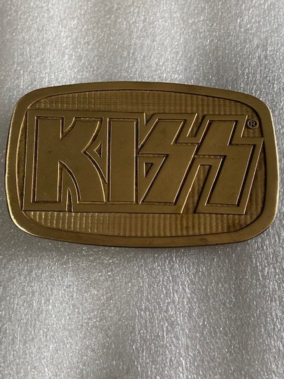 Kiss Fass Messing Form Massive Metall Gürtelschnalle Kiss Fass Messing Form Massive Metall Gürtelschnalle von Rusticmattandy