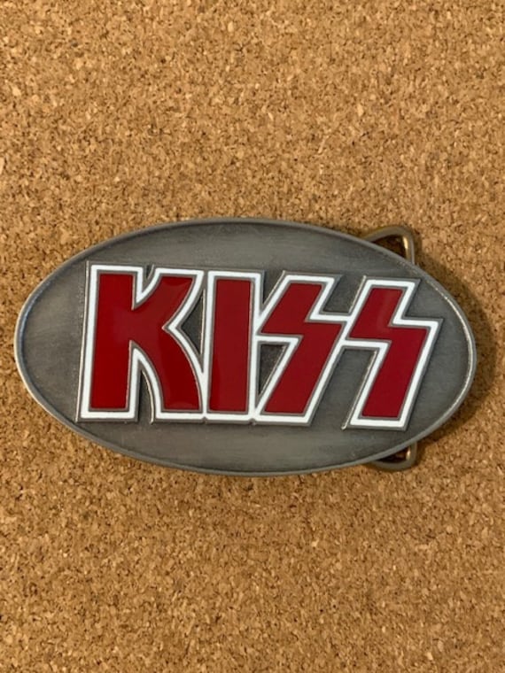 Kiss Ovale Gürtelschnalle Rot/Weiß Emaille Sehr Robust von Rusticmattandy