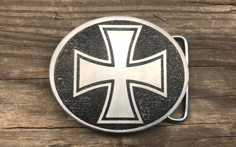 Custom Eisen Kreuz Gürtelschnalle Mit Knights Templar Symbol - Christliche Geätztes Metall -Tolles Geschenk -Geschichtsliebhaber Made in Den Usa von RustyKnuckles