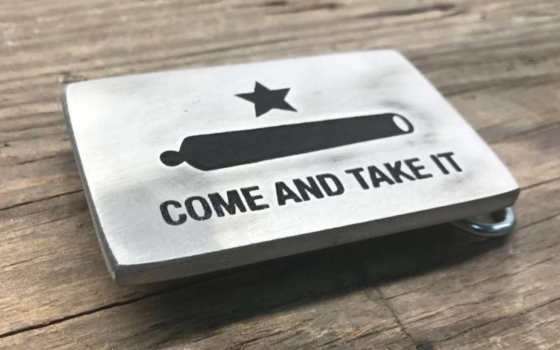 Komm Und Nimm Es Gürtelschnalle | Benutzerdefinierte Texas Molon Label Letzter Widerstand, Gib Niemals Auf von RustyKnuckles