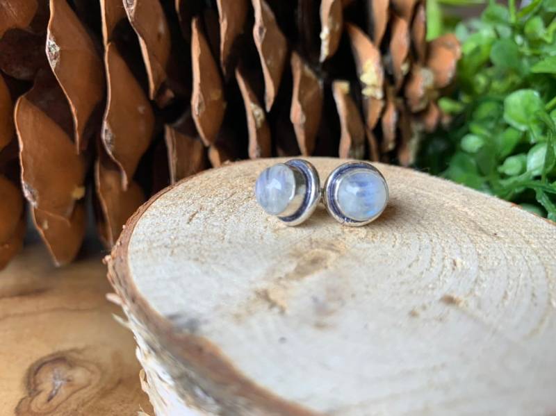 Echte Mondstein Sterling Silber Ohrstecker Echte Mondstein Sterling Silber Ohrstecker von RustyRoostBoutique