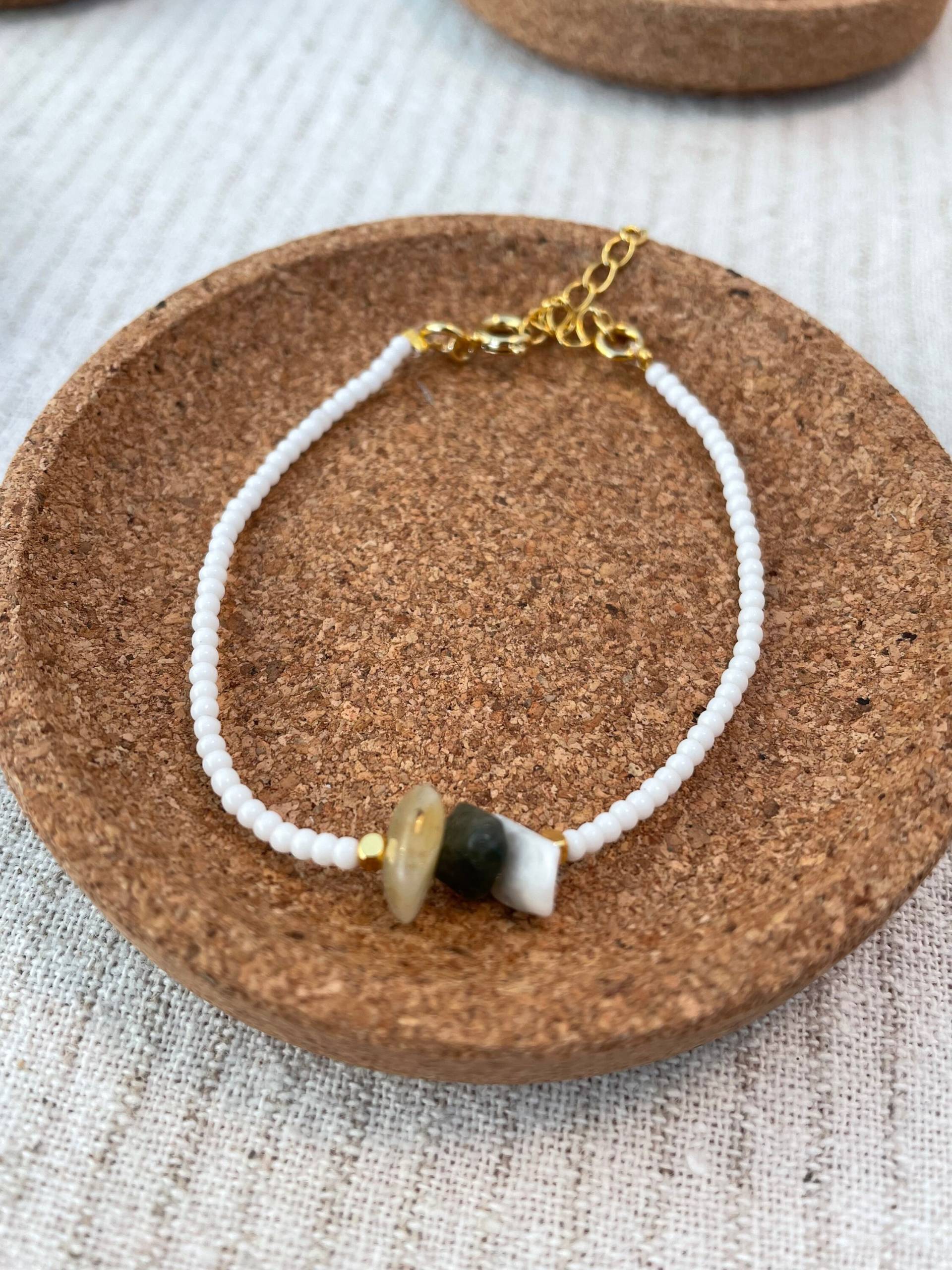 Perlenarmband Mit Naturedelsteinen | Aventurin, Howlith Und Citrin Glasperlen 24K Vergoldet Perlenarmband Mit Naturedelsteinen | Aventurin, Howlith Und Citrin Glasperlen 24K Vergoldet von RuthConcept