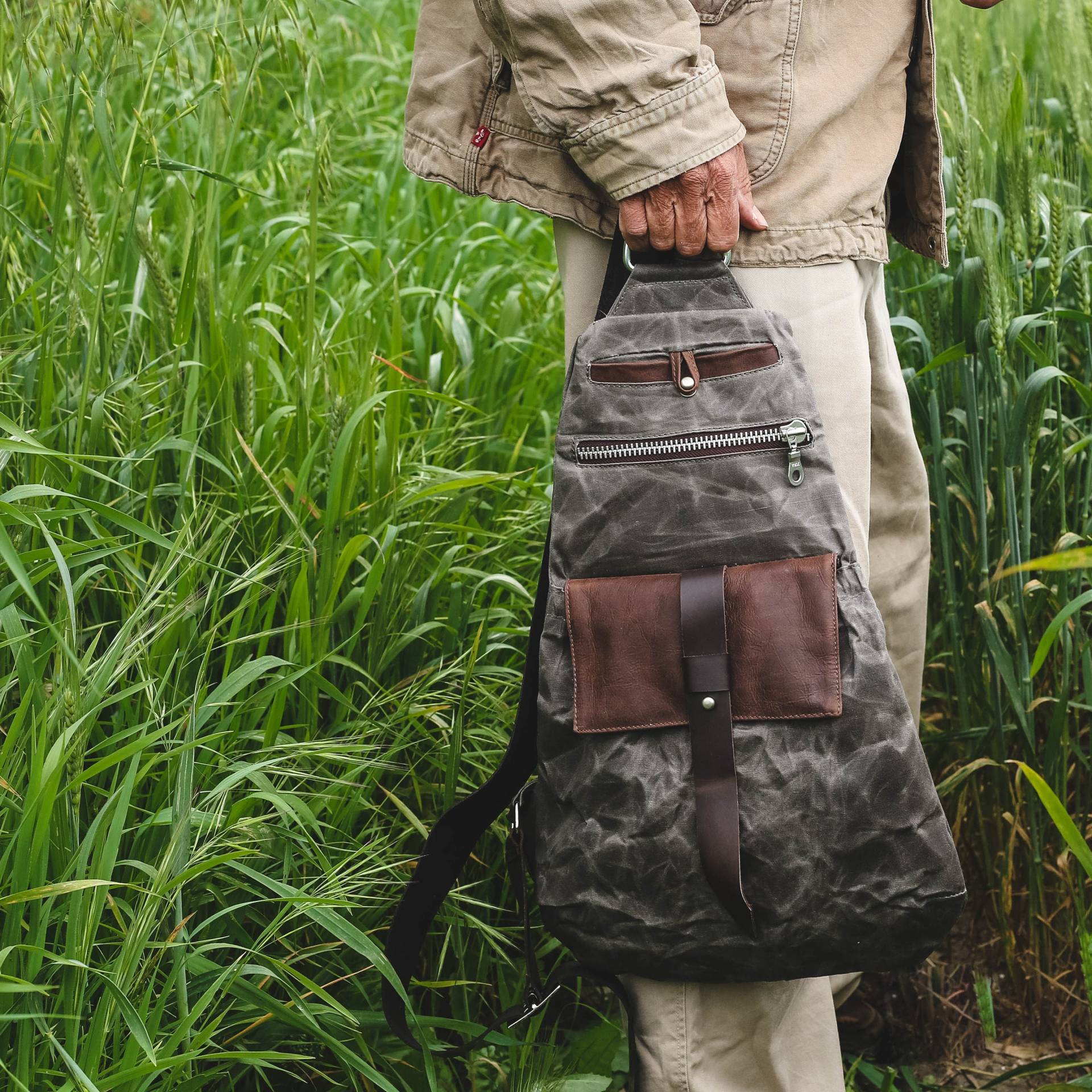 Unisex Graue Gewachste Canvas Tragetasche Leder von RuthKraus