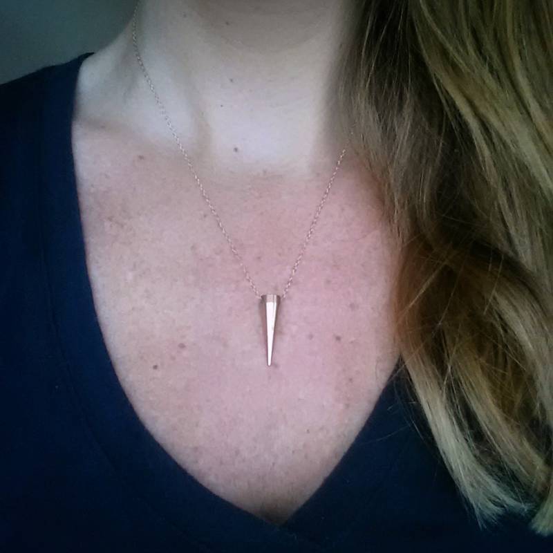 Goldener Messing Spike Mit 14K Vergoldeter Zierlicher Goldkette; Tolle Layering Kette von RuthRyanJewelry