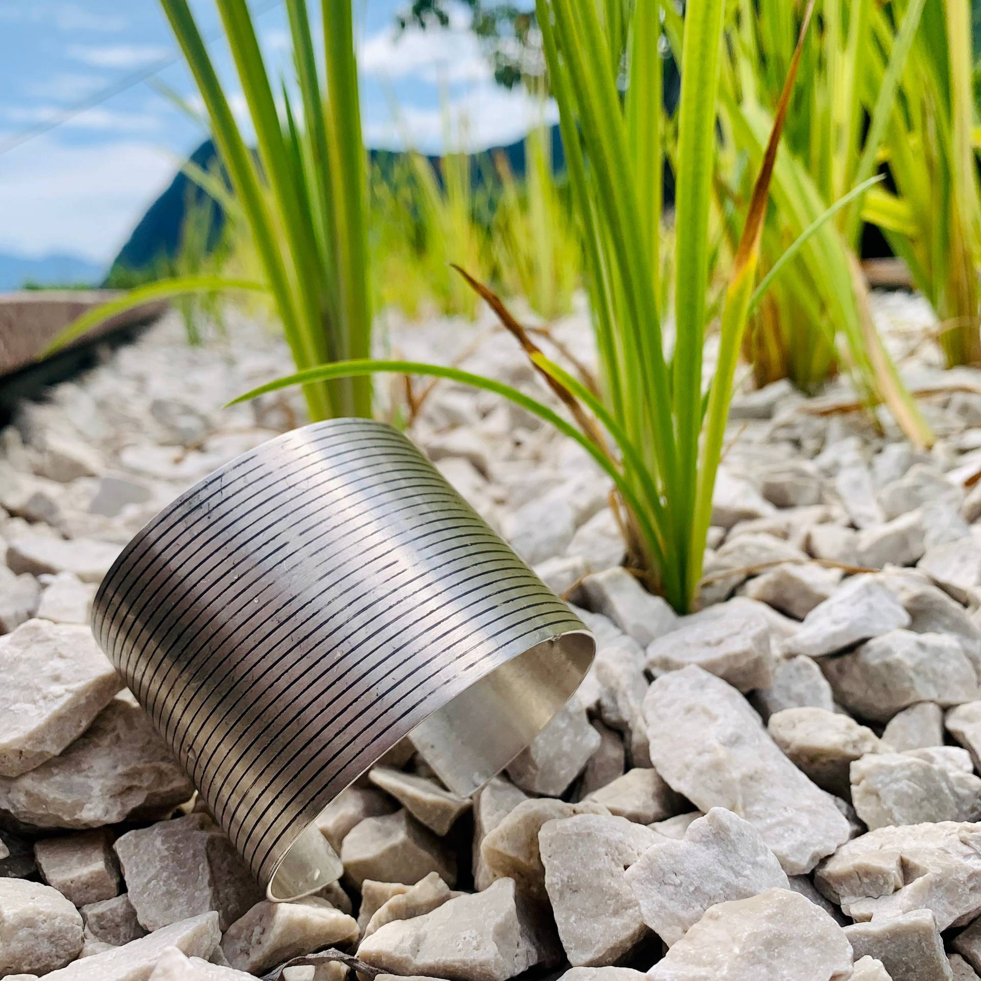 Wunderschöner, Breiter, Gestreifter Armreif Aus Silber. Handgemachtes Unikat von RuthgoldDesign