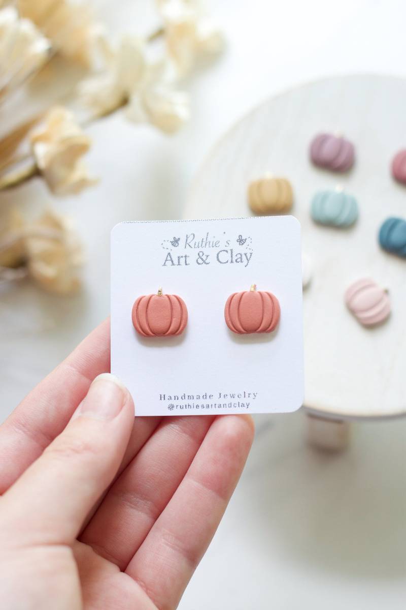 Gold Stem Herbst Kürbis Ton Ohrstecker | Halloween Ohrringe Polymer Clay Patch von ShopRuthieCo