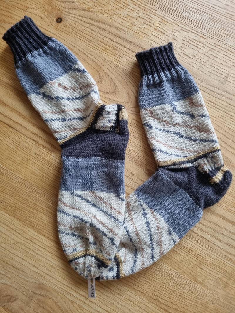 Gr. 42/43, Wollsocken, Handgestrickte Strümpfe, Verschiedene Farben, Muster & Größen, Omasocken, Unikat Gr. 42/43, Wollsocken, Handgestrickte Strümpfe, Verschiedene Farben, Muster & Größen, Omasocken, Unikat von RuthsNadelspiel