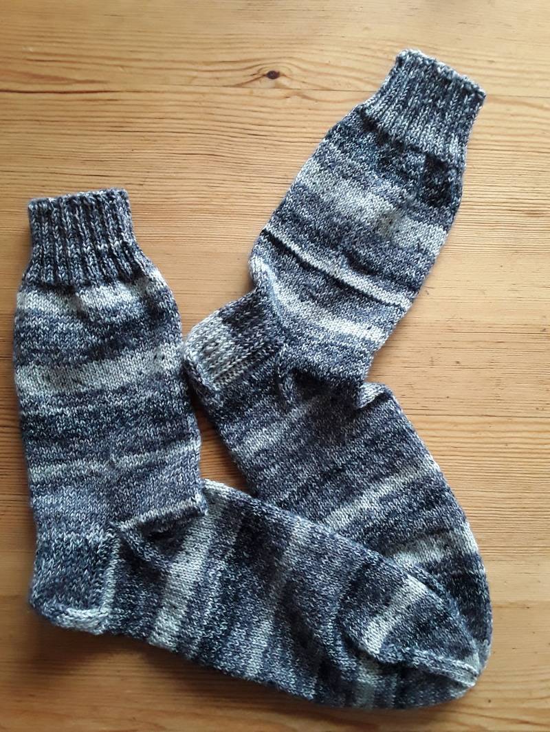 Gr. 44/45, Wollsocken, Handgestrickte Strümpfe, Verschiedene Farben, Muster & Größen, Omasocken, Unikat Gr. 44/45, Wollsocken, Handgestrickte Strümpfe, Verschiedene Farben, Muster & Größen, Omasocken, Unikat von RuthsNadelspiel