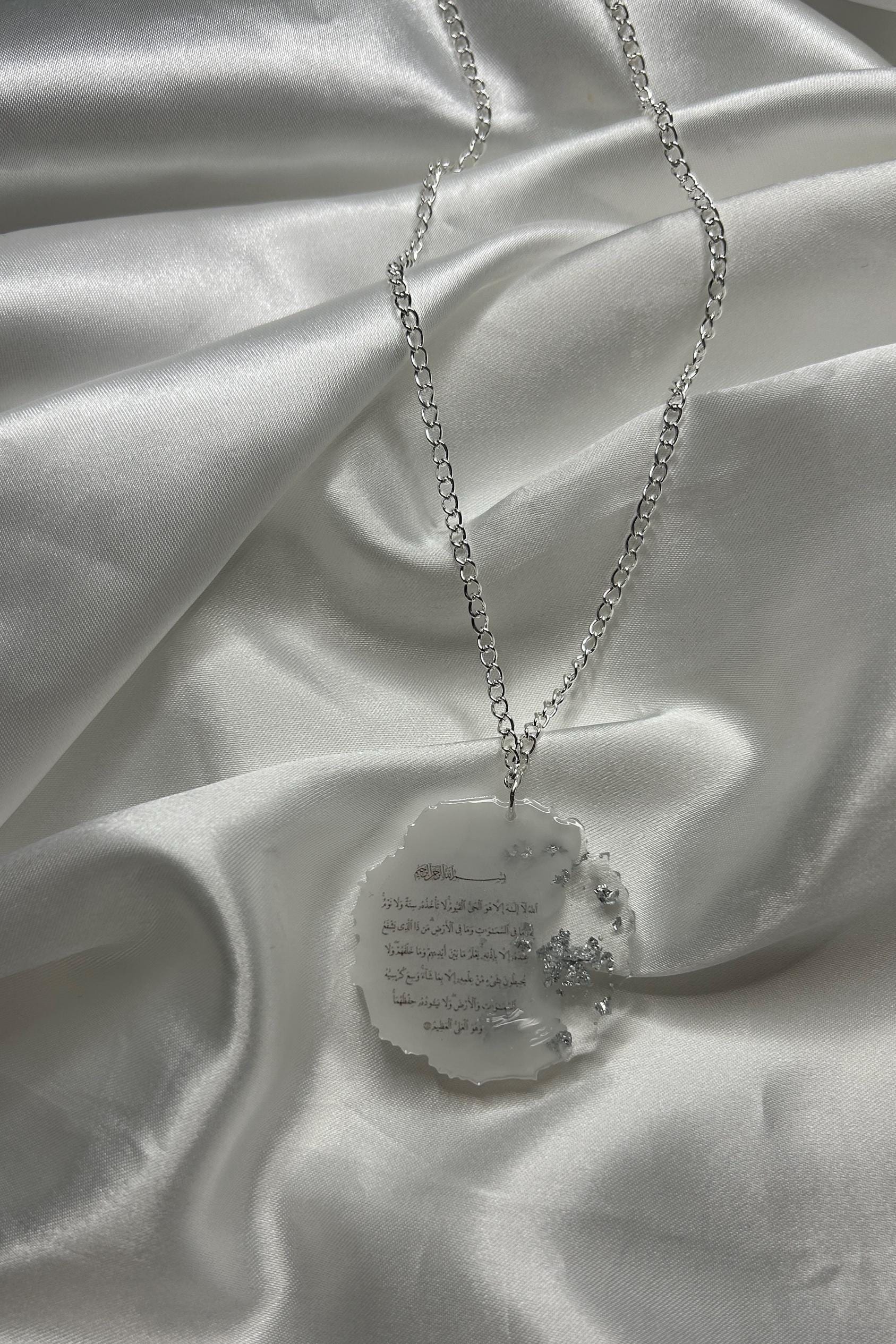 Ayetel Kürsi Autoanhänger von Ruyatelier