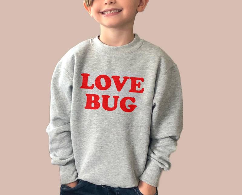 Love Bug Kinder Sweatshirt - Valentinstag Pullover T-Shirt Für Jungen, Mädchen Und Kleinkinder von RyLexDesign