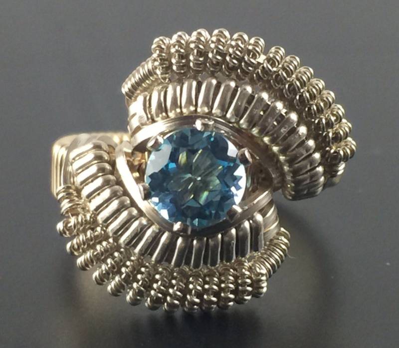 Coil Design Wire Wrapped Thai Swiss Blue Topaz Ring Argentium Silber 14 Karat Gold Filled Jewelry Coil Design Wire Wrapped Thai Swiss Blue Topaz Ring Argentium Silber 14 Karat Gold Filled Jewelry von RyanEure