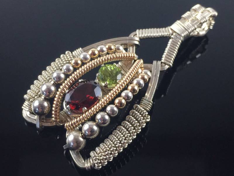 Draht Gewickelt Anhänger | Almandin Granat, Peridot Draht Gewickelt Anhänger | Almandin Granat, Peridot von RyanEure