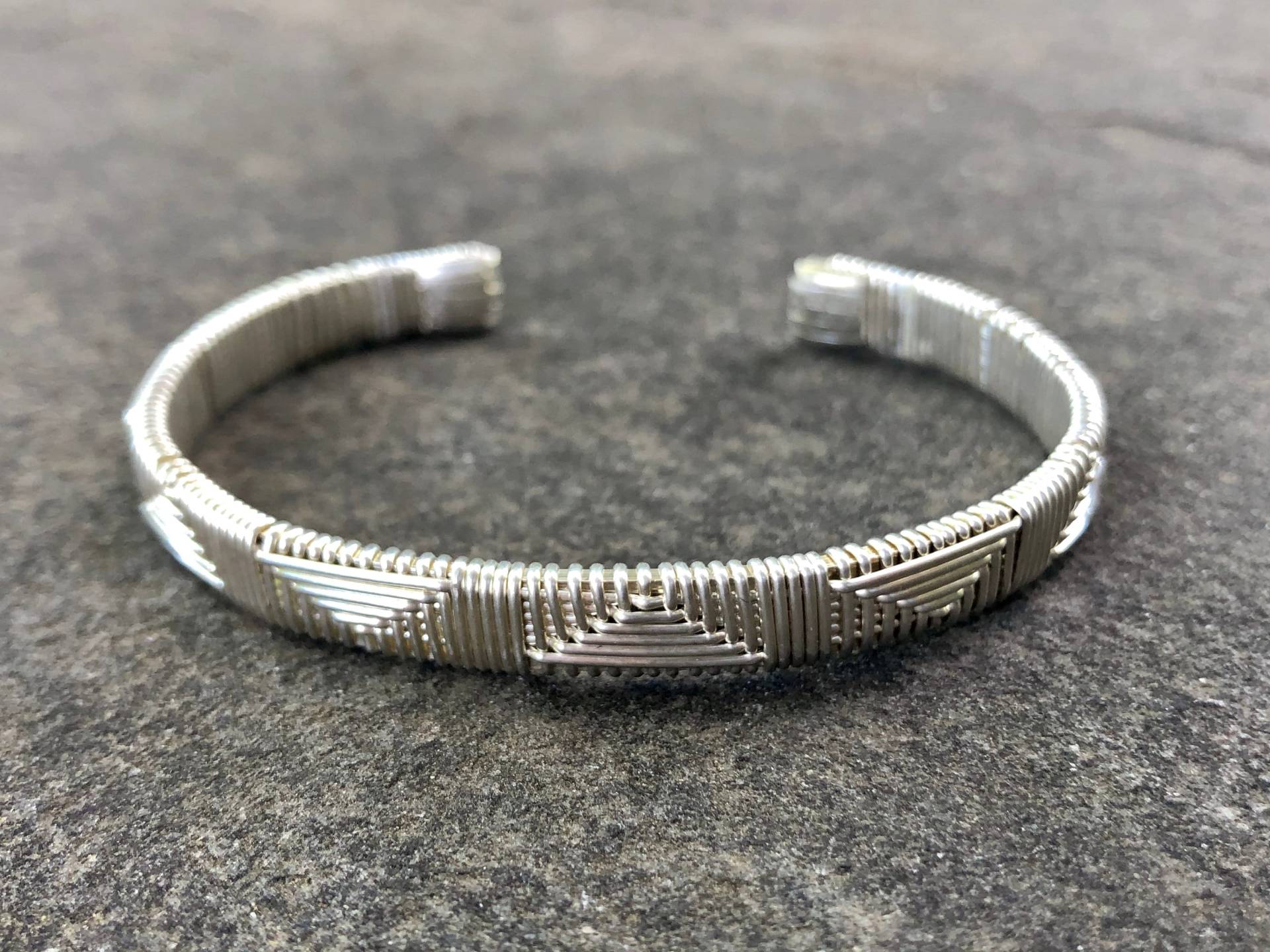 Elite Chevron Design Cuff Armband Argentium Silber Und 14 Karat Gelbgold Filled Wire Wrapped Designs Von Yankee Eure von RyanEure