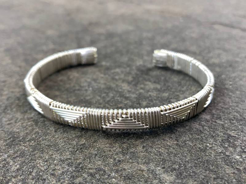 Elite Chevron Design Cuff Armband Argentium Silber Und 14 Karat Gelbgold Filled Wire Wrapped Designs Von Yankee Eure von RyanEure