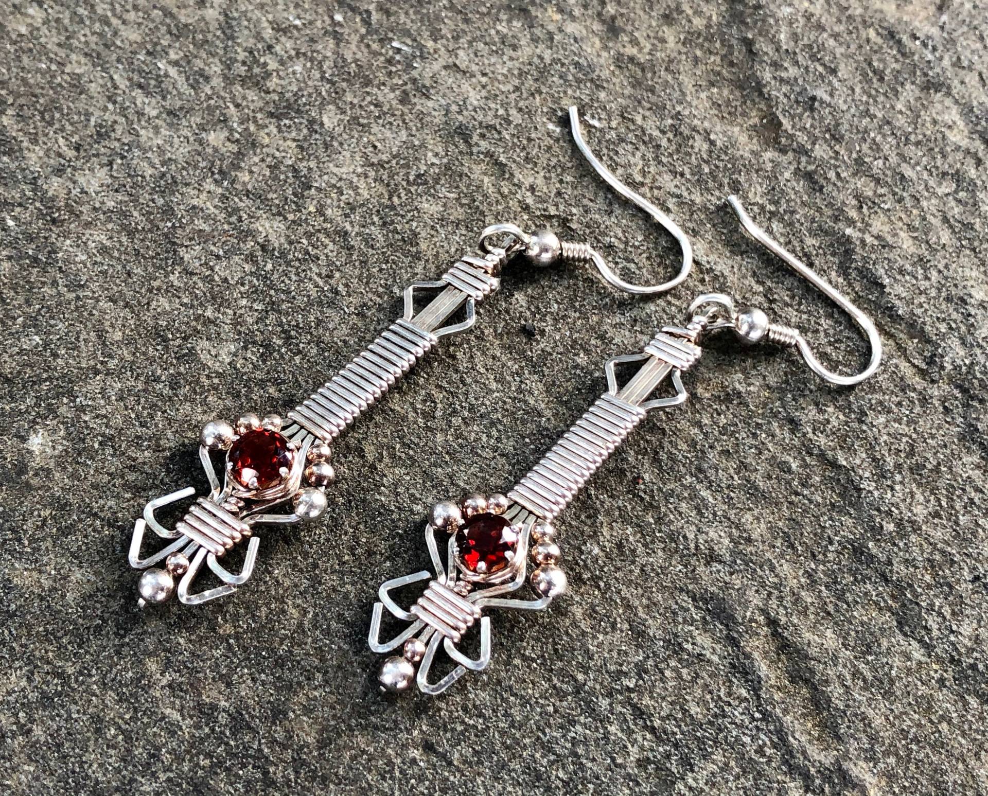 Granat Byzantine Wire Wrapped Dangle Almandine Ohrringe Granat Byzantine Wire Wrapped Dangle Almandine Ohrringe von RyanEure