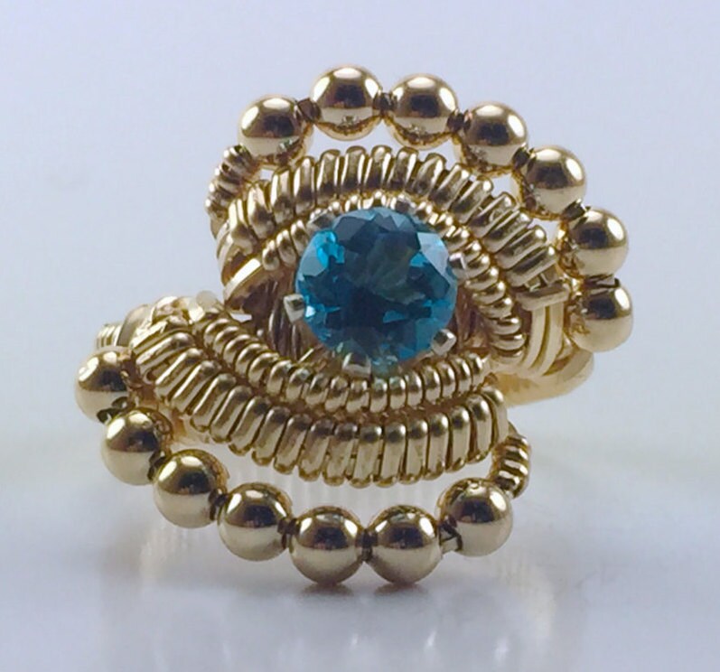 Perlen Design Golddraht Gewickelt Thai Swiss Blue Topaz Ring Argentium Silber 14 Karat Gold Filled Wire Wrapped Jewelry Perlen Design Golddraht Gewickelt Thai Swiss Blue Topaz Ring Argentium Silber 14 Karat Gold Filled Wire Wrapped Jewelry von RyanEure