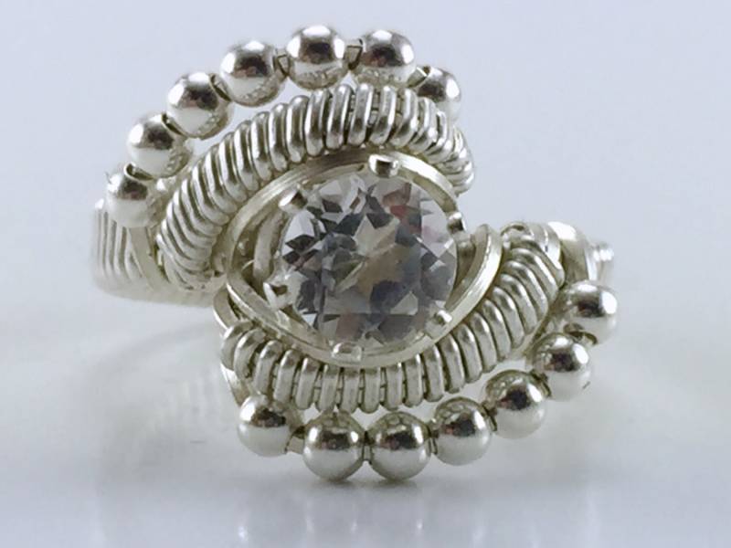 Perlendraht Gewickelter Weißer Topas Ring von RyanEure